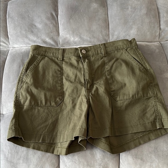 Levi Utility Olive Green Women's Shorts size 30 - Picture 1 of 7